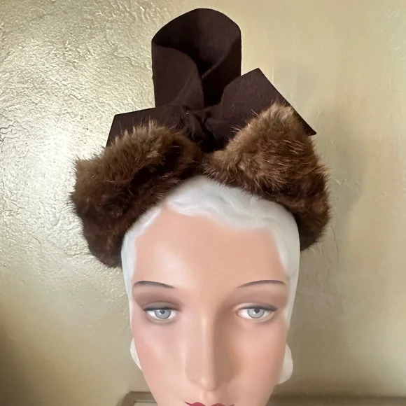 SKILLFUL 1930s' BROWN FELT HAT WITH FUR "WINGS" + FELT BOW
